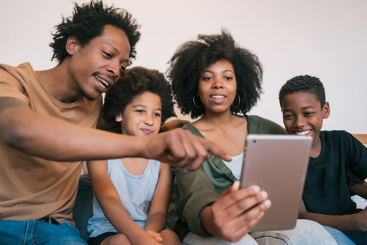 portrait-african-american-family-taking-selfie-together-with-digital-tablet-home-family-lifestyle-concept